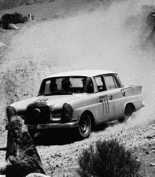 Ewy Rosqvist und Ursula Wirth, Gewinnerinnen des großen Straßenpreises von Argentinien (25.10.-04.11.1962) auf Mercedes-Benz 220 SE.